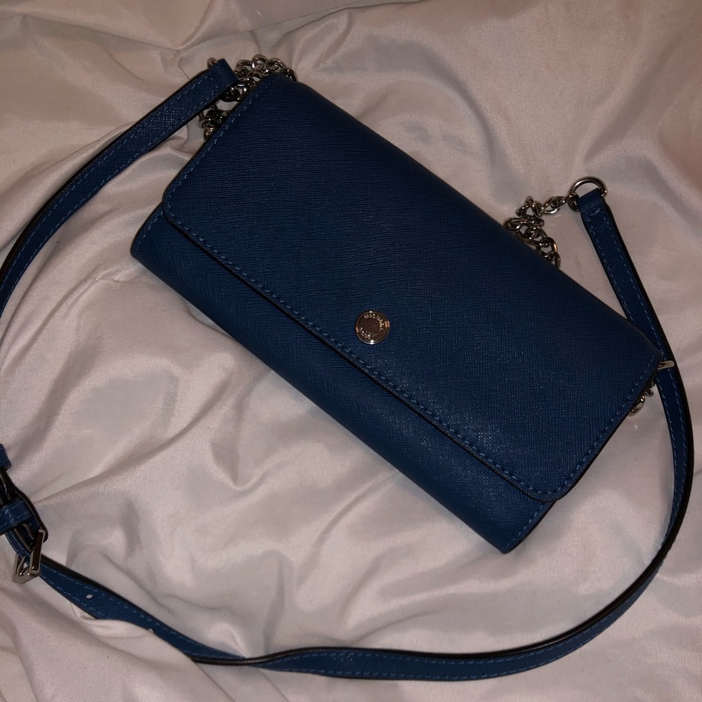 Michael Kors Chain crossbody wallet